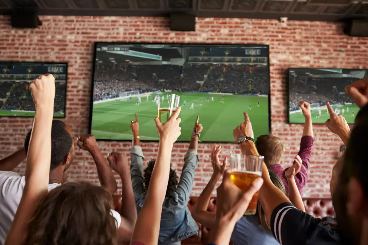 multiscreen tv setup pub torquay Multi-screen TV setup in a pub with multiple TVs showing different channels, part of a commercial system installation in Torquay